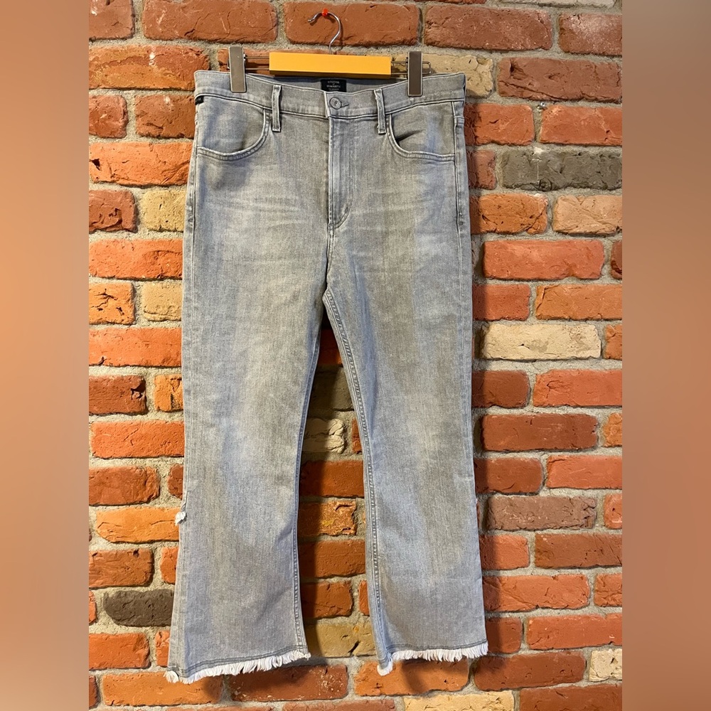Citizens of Humanity Drew Fray High-Rise Cropped Flare Jeans. Size 32